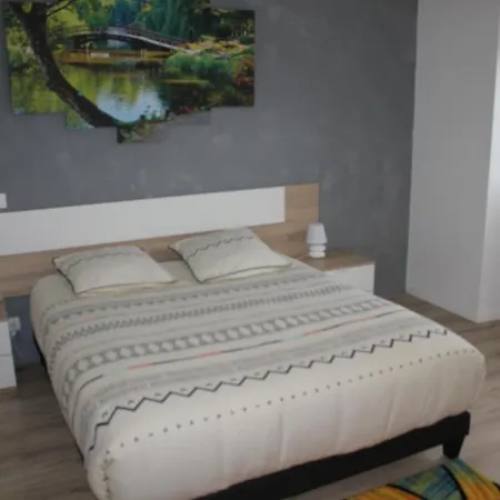 Les En Champagne 3* إيبيرني